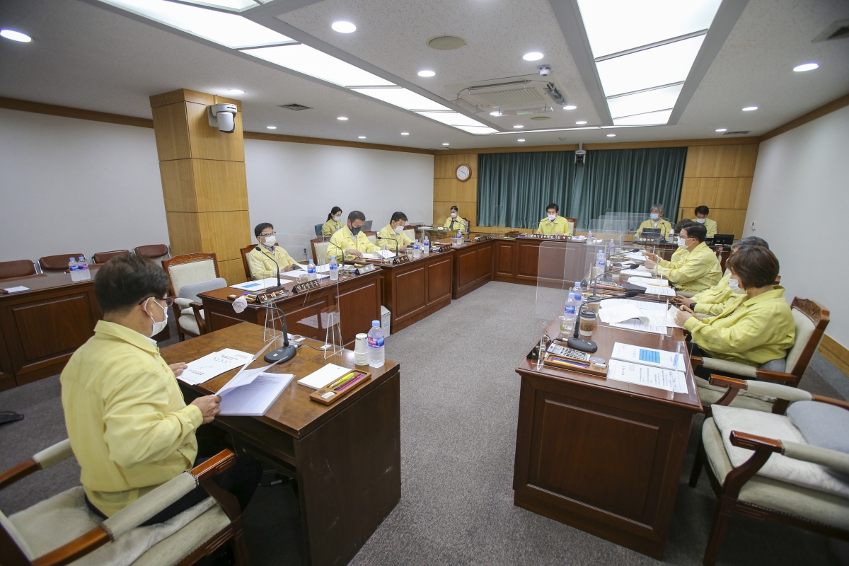 20200911-057[AP7U8702-제243회 임시회 산업건설위원회 조례안 심사할동.JPG