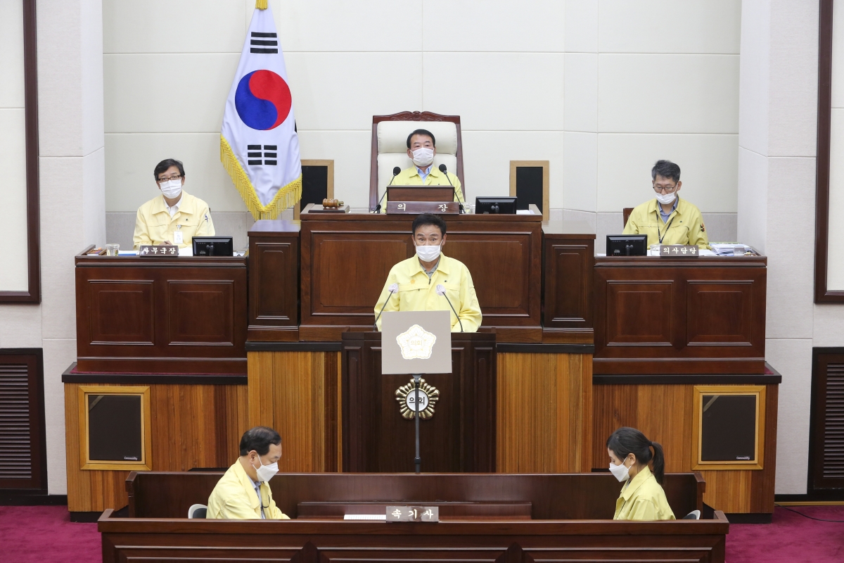 20200917-017[AP7U9714-제243회 임시회 제2차 본회의시 김재우 예산결산특별위원장 2020년도 제2회추가경정예산안 심사결과보고.JPG