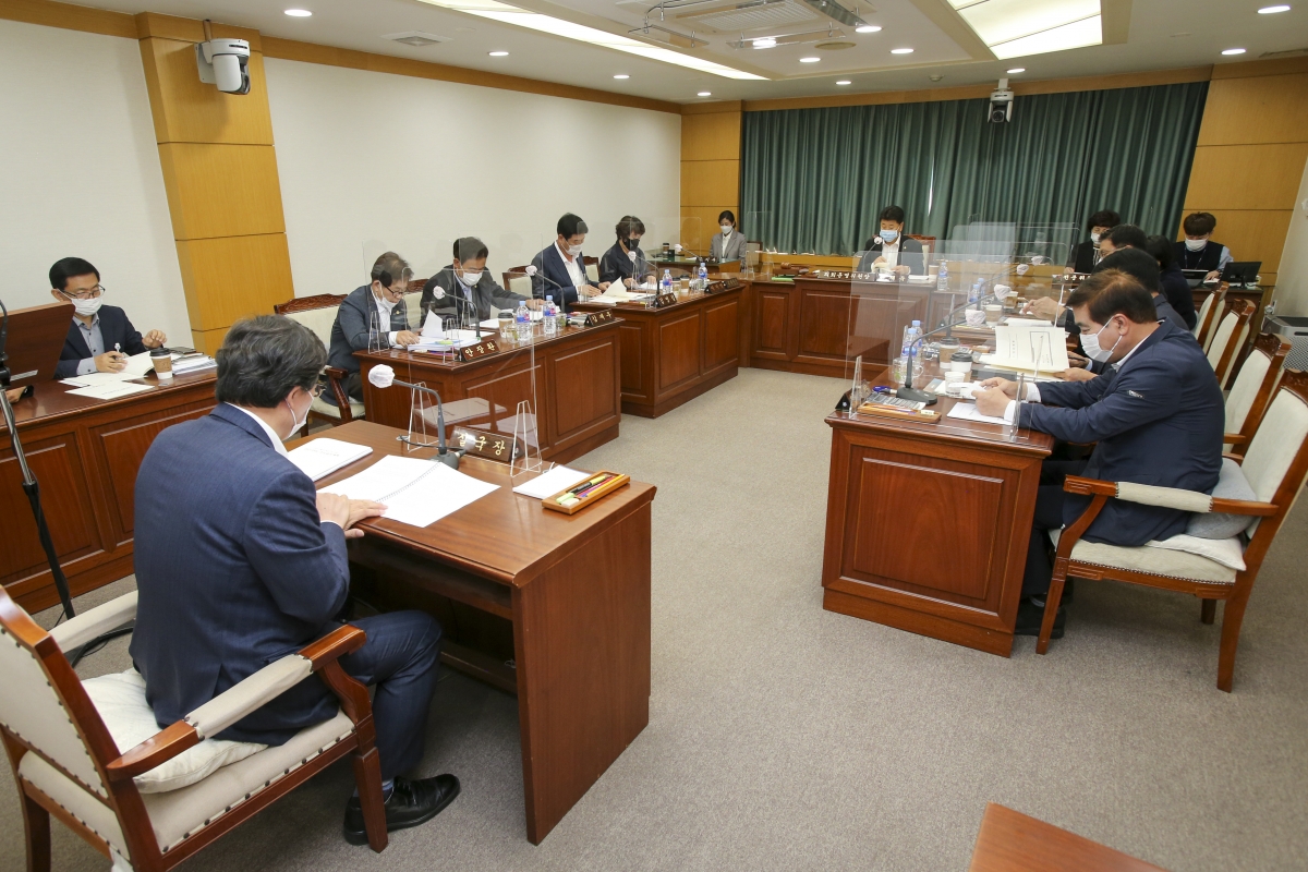 20201020-001[AP7U0809-제244회 임시회 의회운영위원회 소관 2021년도 주요업무계획안 보고.JPG