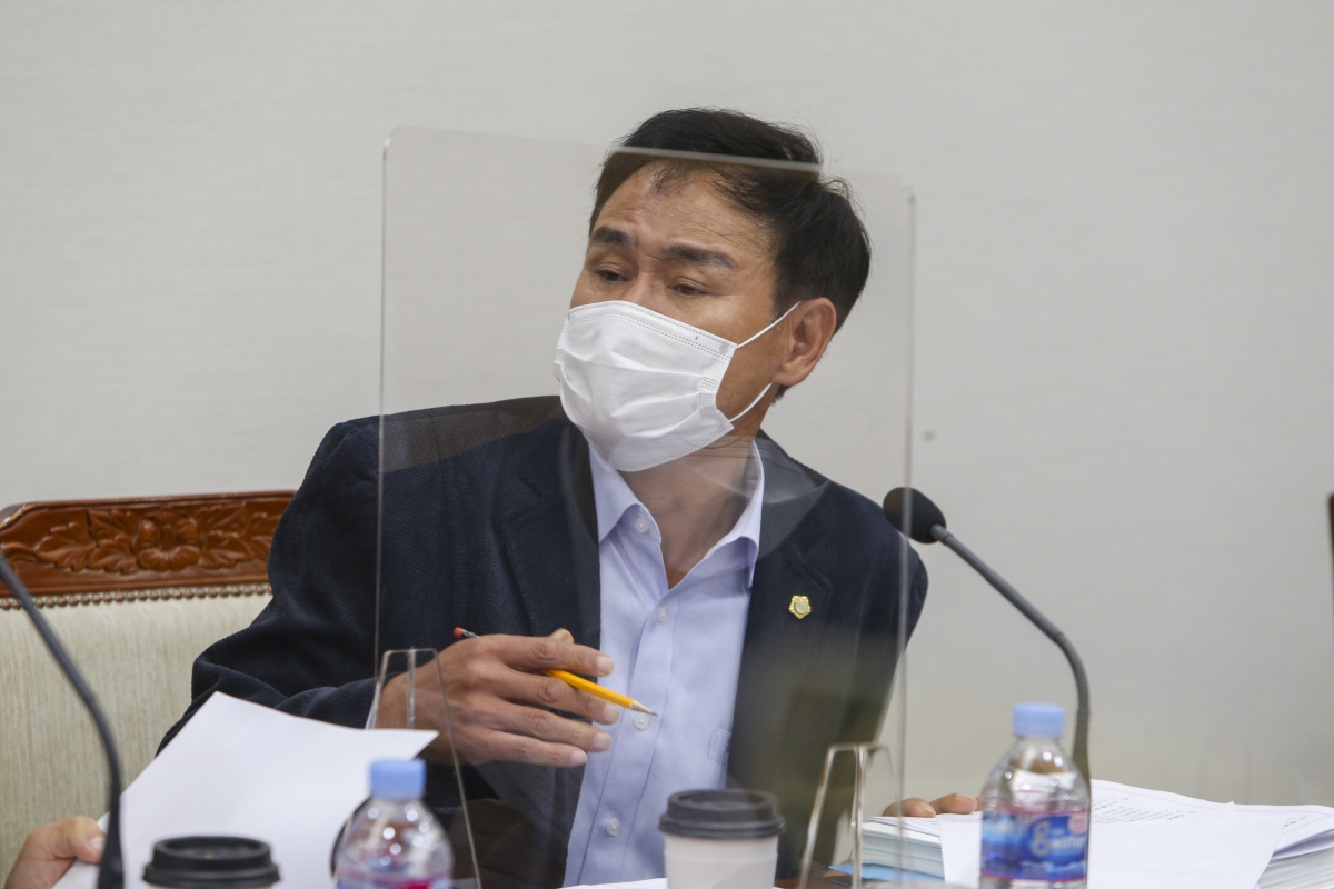 20201020-039[AP7U0976-제244회 임시회 기획행정위원회 소관 조례안 심사활동.JPG