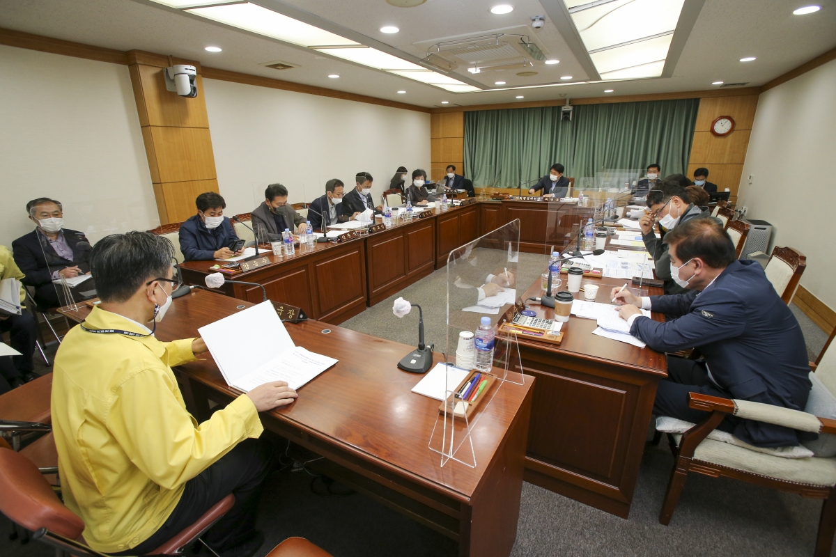 20201020-024[AP7U0883-제244회 임시회 기획행정위원회 소관 조례안 심사활동.JPG
