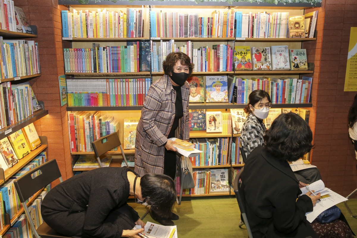 20201028-005[AP7U1647-구미를 읽다 북 콘서트.JPG