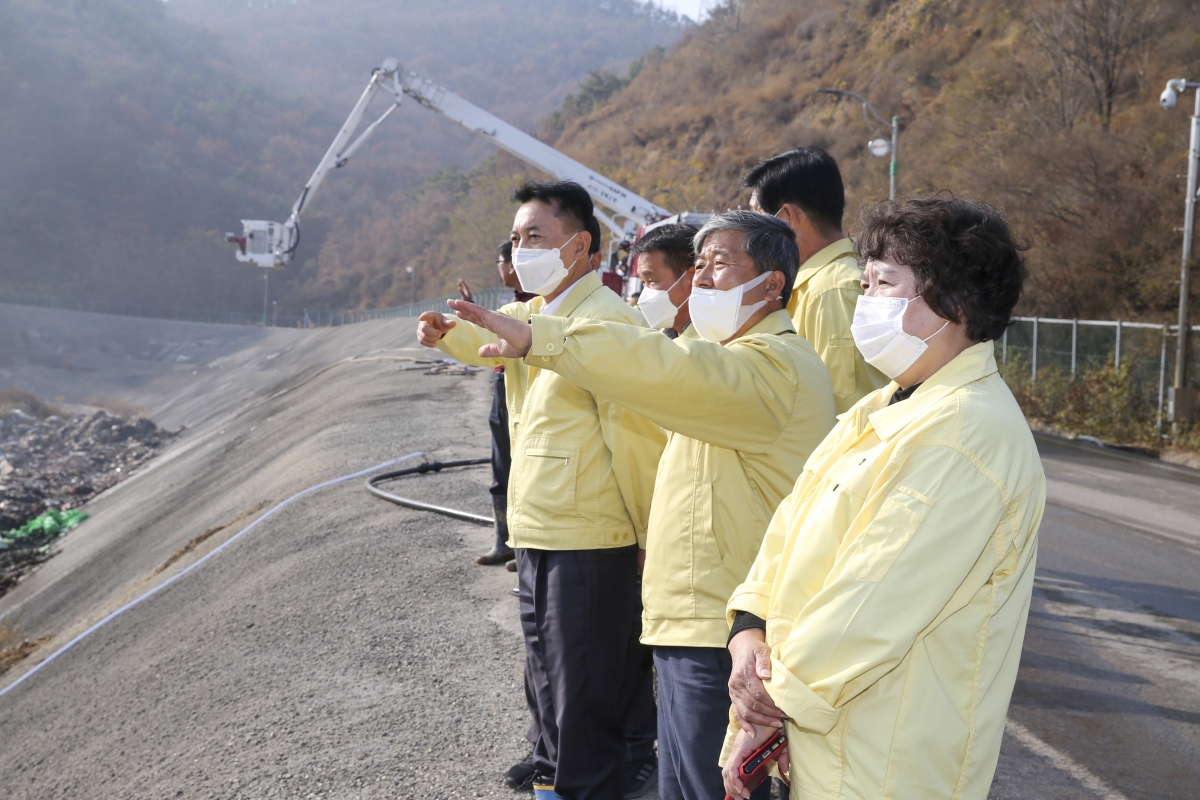 20201116-022[AP7U3002-폐회중 산업건설위원회 환경자원화시설 화재현장 방문.JPG