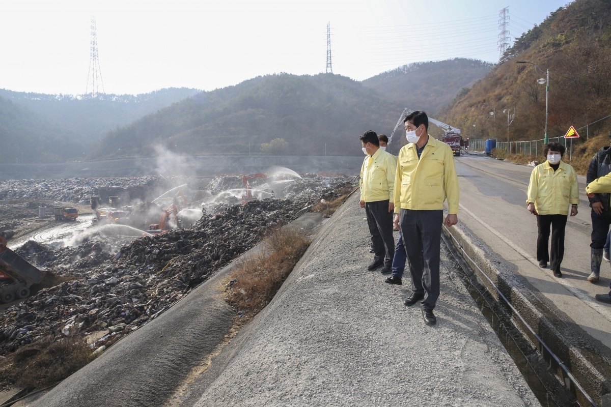 20201116-027[AP7U3013-폐회중 산업건설위원회 환경자원화시설 화재현장 방문.JPG