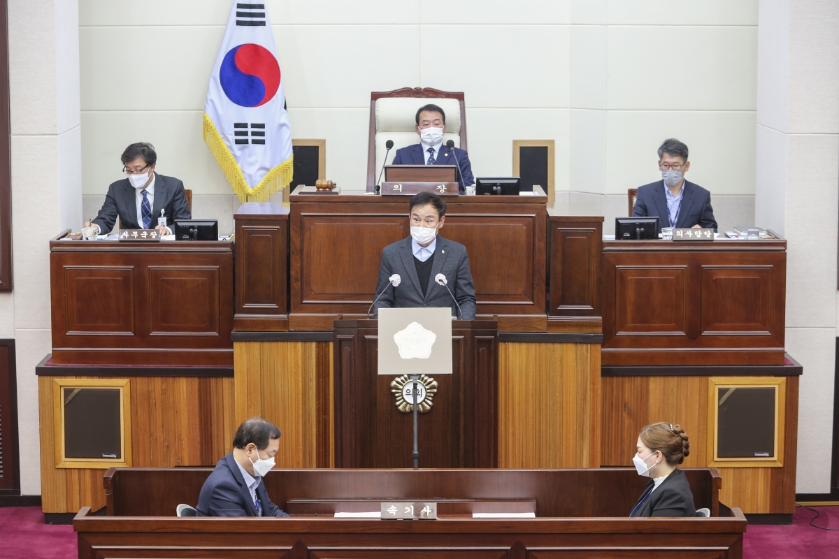 20201125-008[AP7U3382-제245회 제2차 정례회 제1차 본회의시 김재우 의원 5분 자유발언.JPG