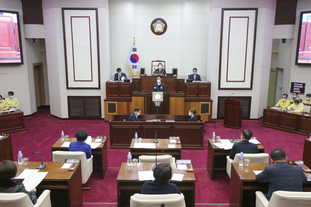 20201125-009[AP7U3384-제245회 제2차 정례회 제1차 본회의시 김재우 의원 5분 자유발언.JPG