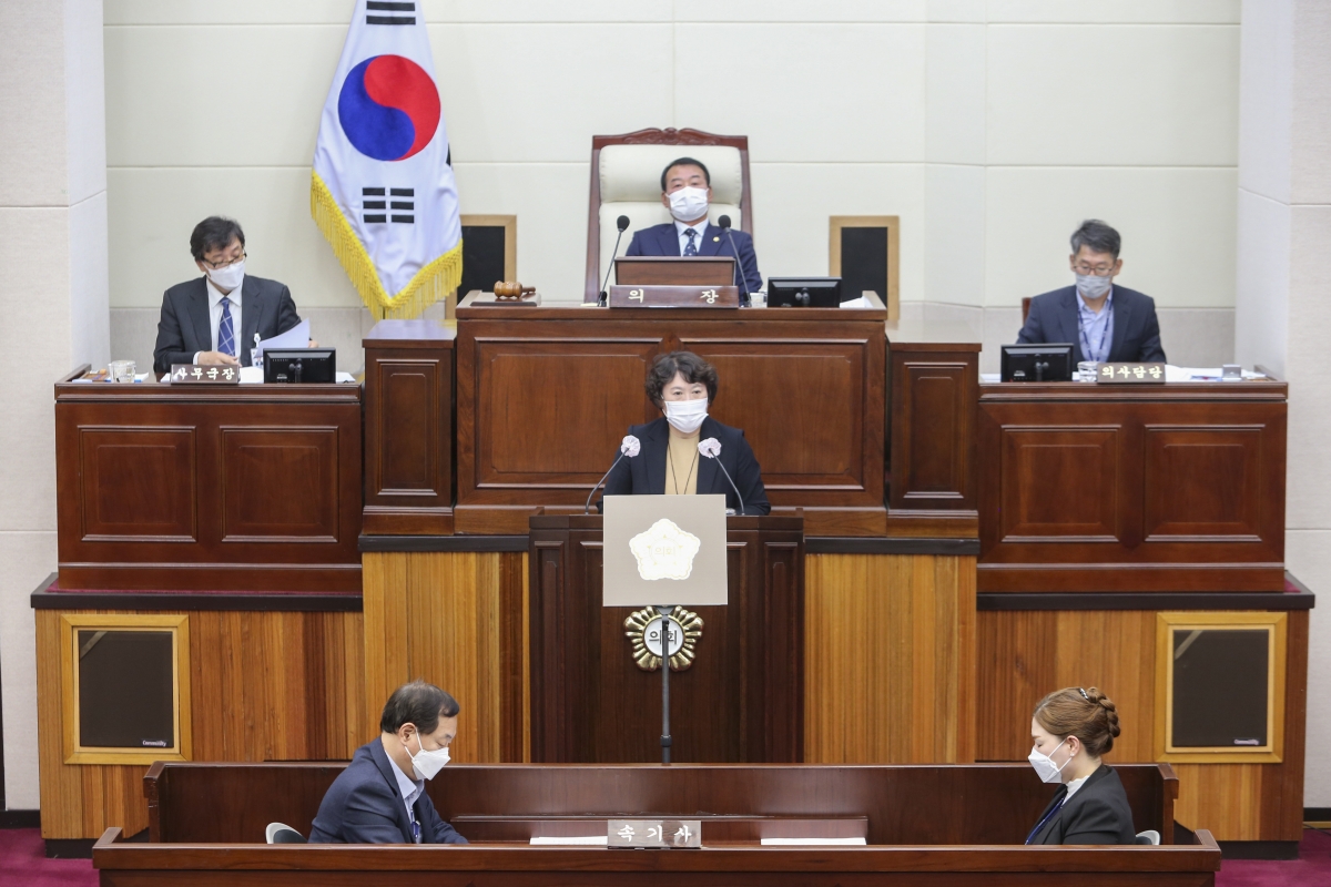 20201125-021[AP7U3432-제245회 제2차 정례회 제1차 본회의시 이지연 부위원장 예산결산특별위원회 구성결의안 제안설명.JPG