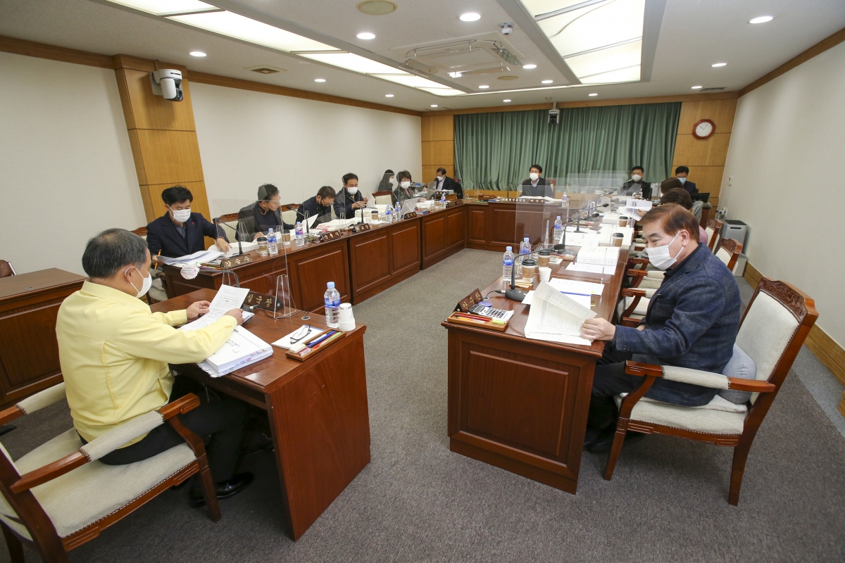 20201201-001[AP7U4080-제245회 정례회 기획행정위원회 소관 2021년도 예산안 및 기금운용계획안 예비심사활동.JPG