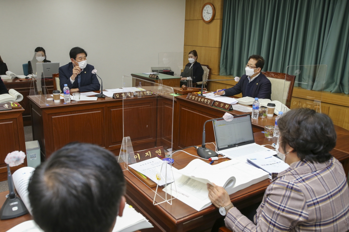 20201130-040[AP7U3978-제245회 정례회 산업건설위원회 소관 2021년도 예산안 및 기금운용계획안 예비심사활동.JPG