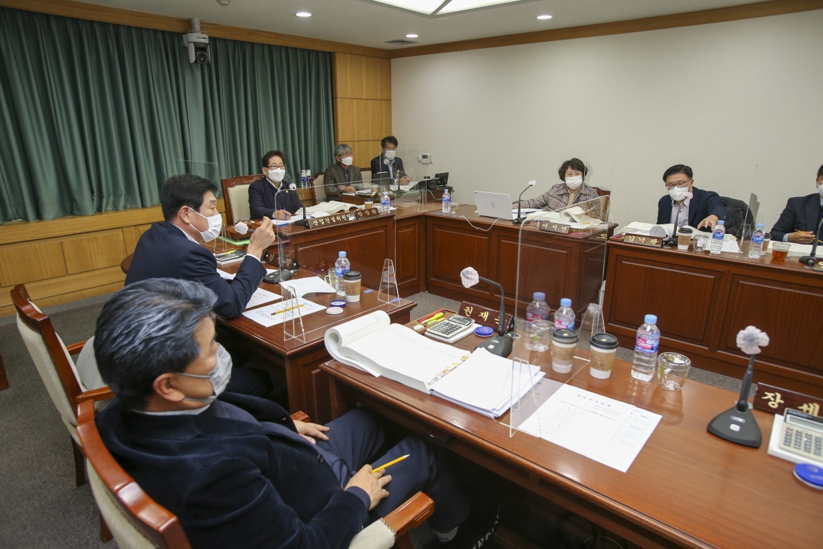 20201130-039[AP7U3976-제245회 정례회 산업건설위원회 소관 2021년도 예산안 및 기금운용계획안 예비심사활동.JPG