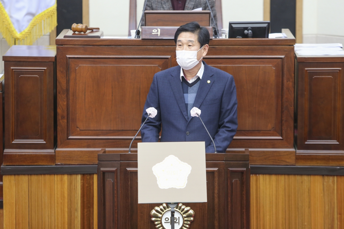 20201214-036[AP7U4910-제245회 제2차 정례회 제2차 본회의시 김영길 부위원장 예산결산특별위원회 활동결과보고.JPG