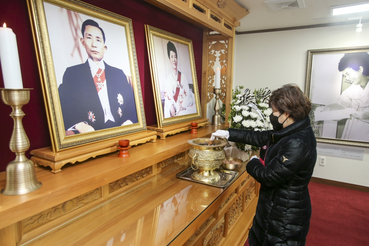 20210104-044[AP7U6153-2021 새해 박정희대통령 생가 참배.JPG
