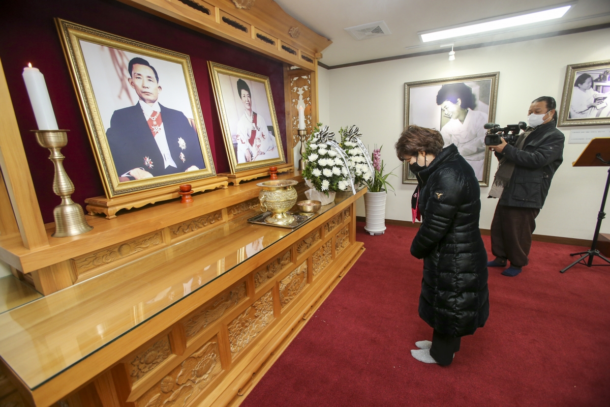20210104-045[AP7U6155-2021 새해 박정희대통령 생가 참배.JPG