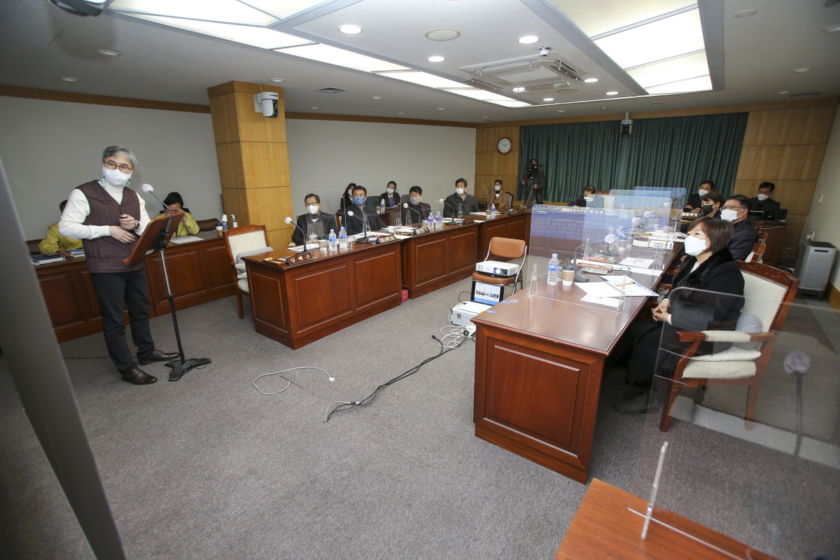 20210203-017[AP7U6985-제246회 임시회 산업건설위원회 간담회 개최-홍경구 단국대학교 교수.jpg