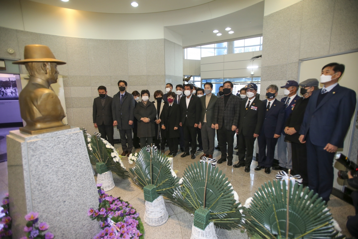 20210301-045[AP7U7620-3.1절 기념 왕산 허위 선생 추념.jpg