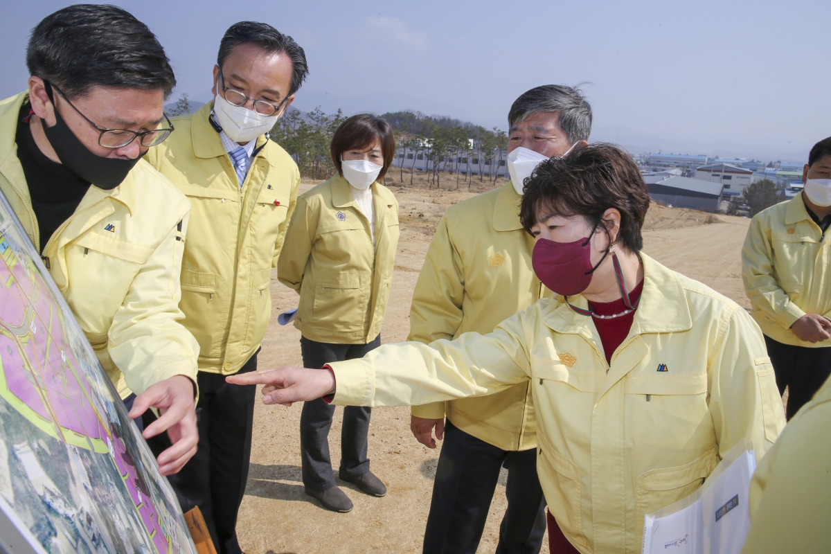 20210308-032[AP7U8501-제247회 임시회 산업건설위원회 고아 제2농공단지 공사현장방문.jpg