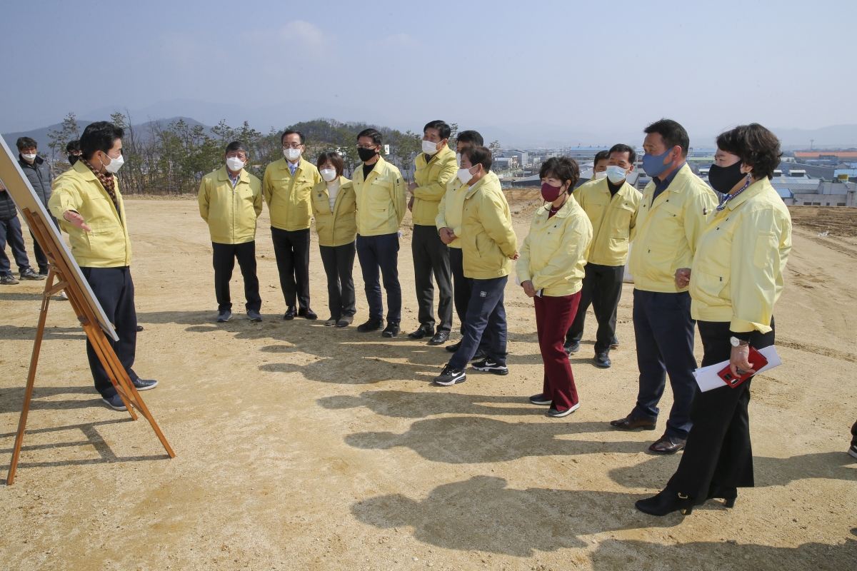 20210308-024[AP7U8485-제247회 임시회 산업건설위원회 고아 제2농공단지 공사현장방문.jpg