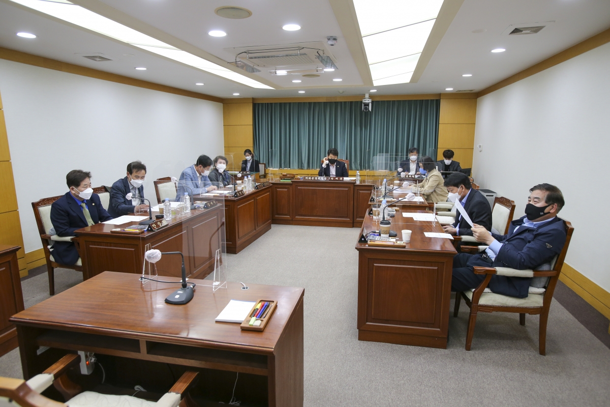 20210401-008[AP7U9217-폐회중 의회운영위원회 활동.jpg