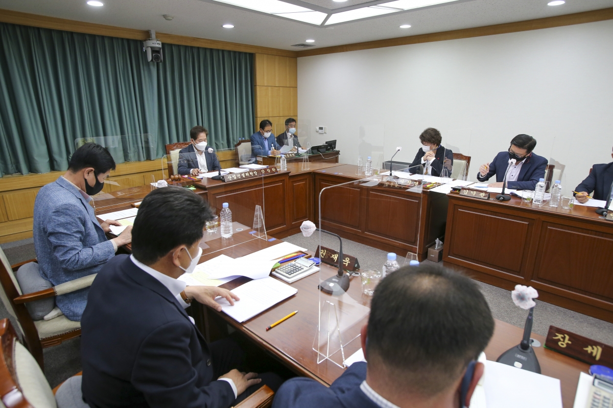 20210412-032[AP7U9908-제248회 임시회 산업건설위원회 조례심사 및 행정사무감사 계획서 작성.jpg