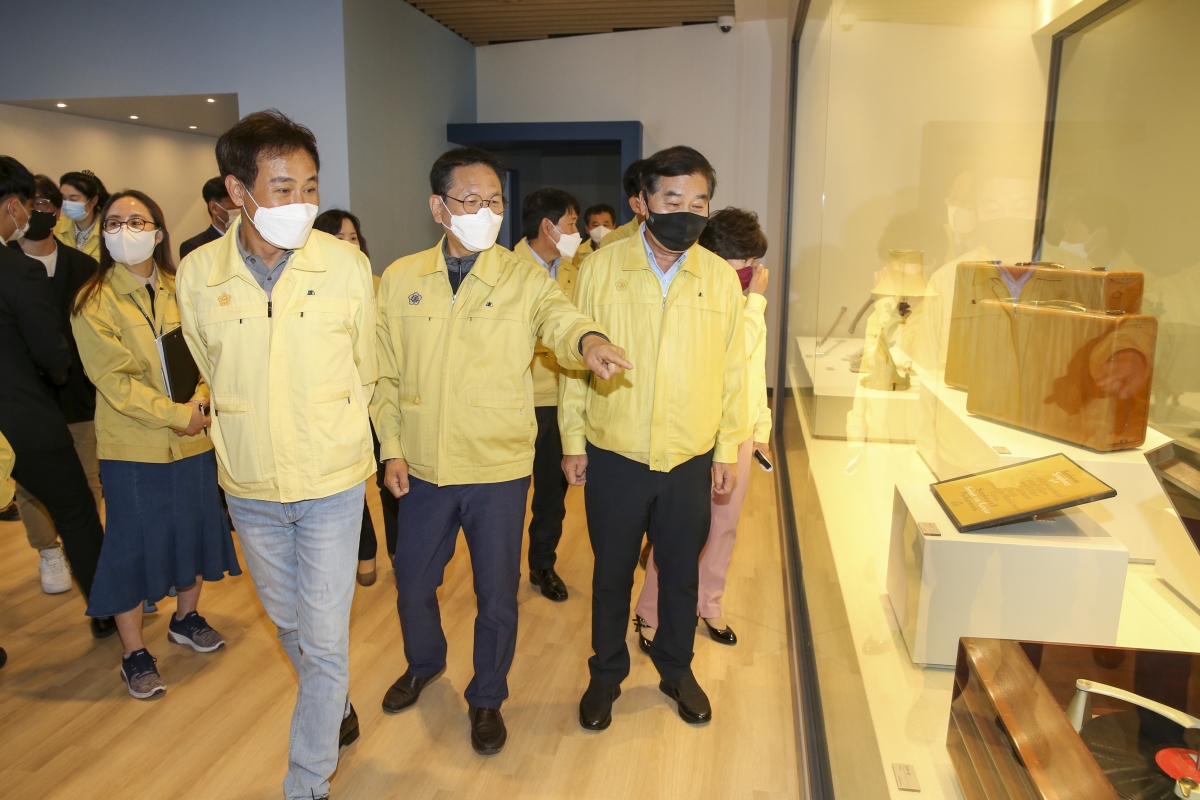 20210413-062[AP7U0248-제248회 임시회 기획행정위원회 박정희대통령역사자료관 방문.jpg