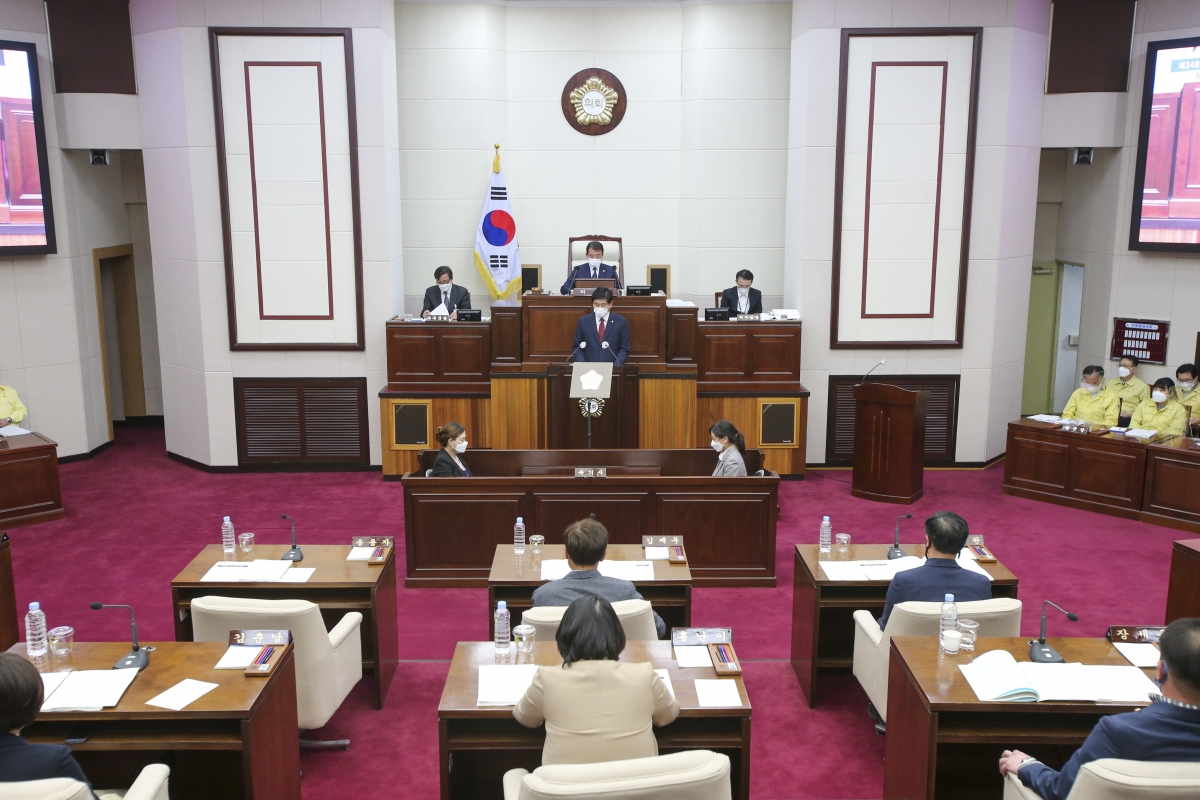 20210414-023[AP7U0370-제248회 임시회 제2차 본회의시 김영길 산업건설위원회 부위원장 상임위원회 활동결과보고.jpg