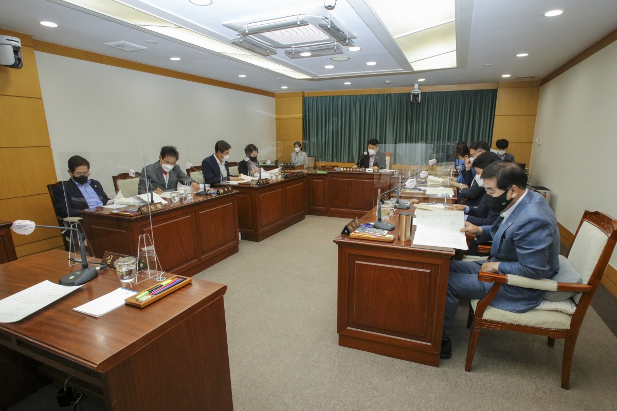 20210603-003[IMG_9002-제250회 정례회시 의회운영위원회 소관 행정사무감사 활동.jpg