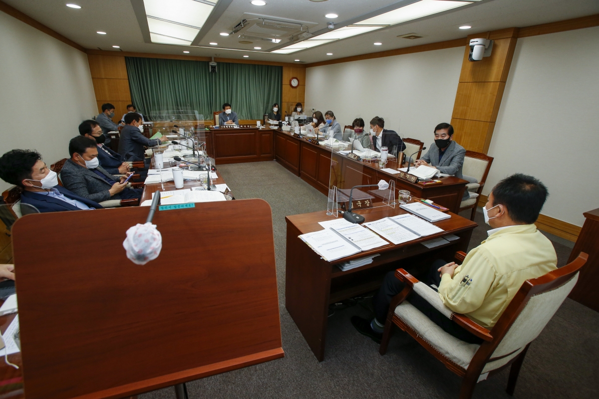 20210607-005[_P7U0801-제250회 정례회시 기획행정위원회 소관 행정사무감사 활동.jpg