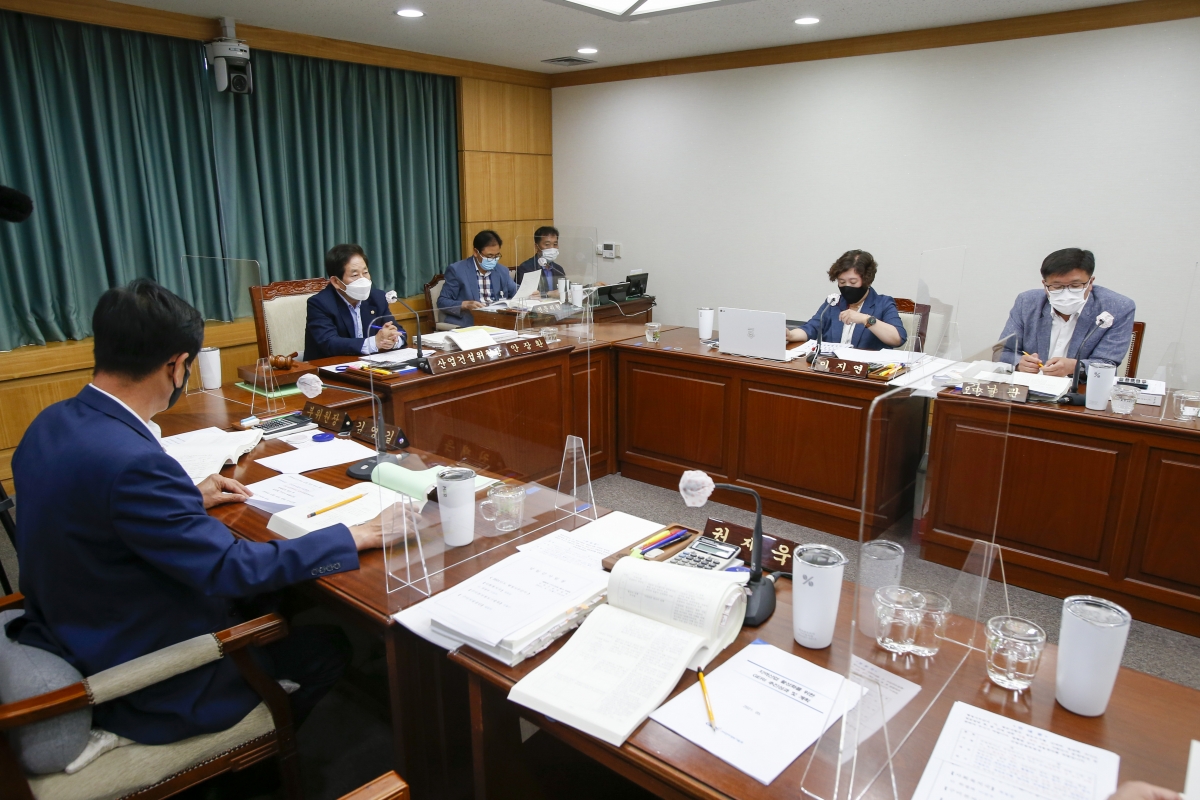 20210607-027[_P7U0822-제250회 정례회시 산업건설위원회 소관 행정사무감사 활동.jpg