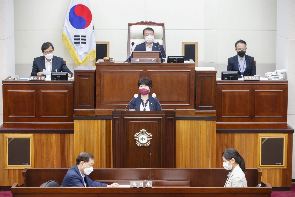 20210623-087[_P7U2100-제250회 정례회 제2차 본회의시 장미경 예산결산특별위원장 2021년도 제1회 추가경정예산안 및 기금운영계획변경안 심사결과보고 .jpg