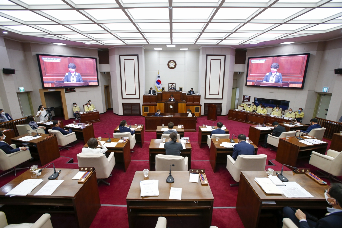 20210623-089[_P7U2104-제250회 정례회 제2차 본회의시 장미경 예산결산특별위원장 2021년도 제1회 추가경정예산안 및 기금운영계획변경안 심사결과보고 .jpg