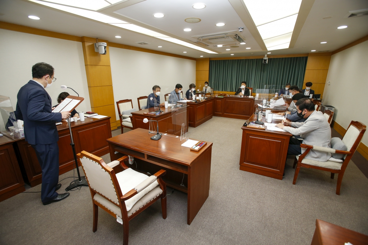 20210902-001[_P7U4683-폐회중 의회운영위원회 활동.jpg