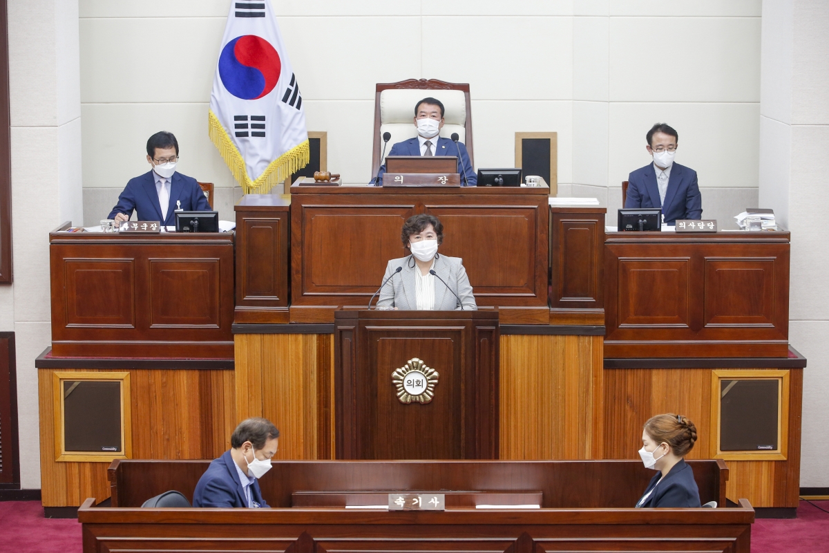 20210909-026[_P7U5076-제252회 임시회 제1차 본회의시 이지연 의회운영부위원장 낙동강통합물관리방안 관련 추진상황보고 요구안 제안설명.jpg