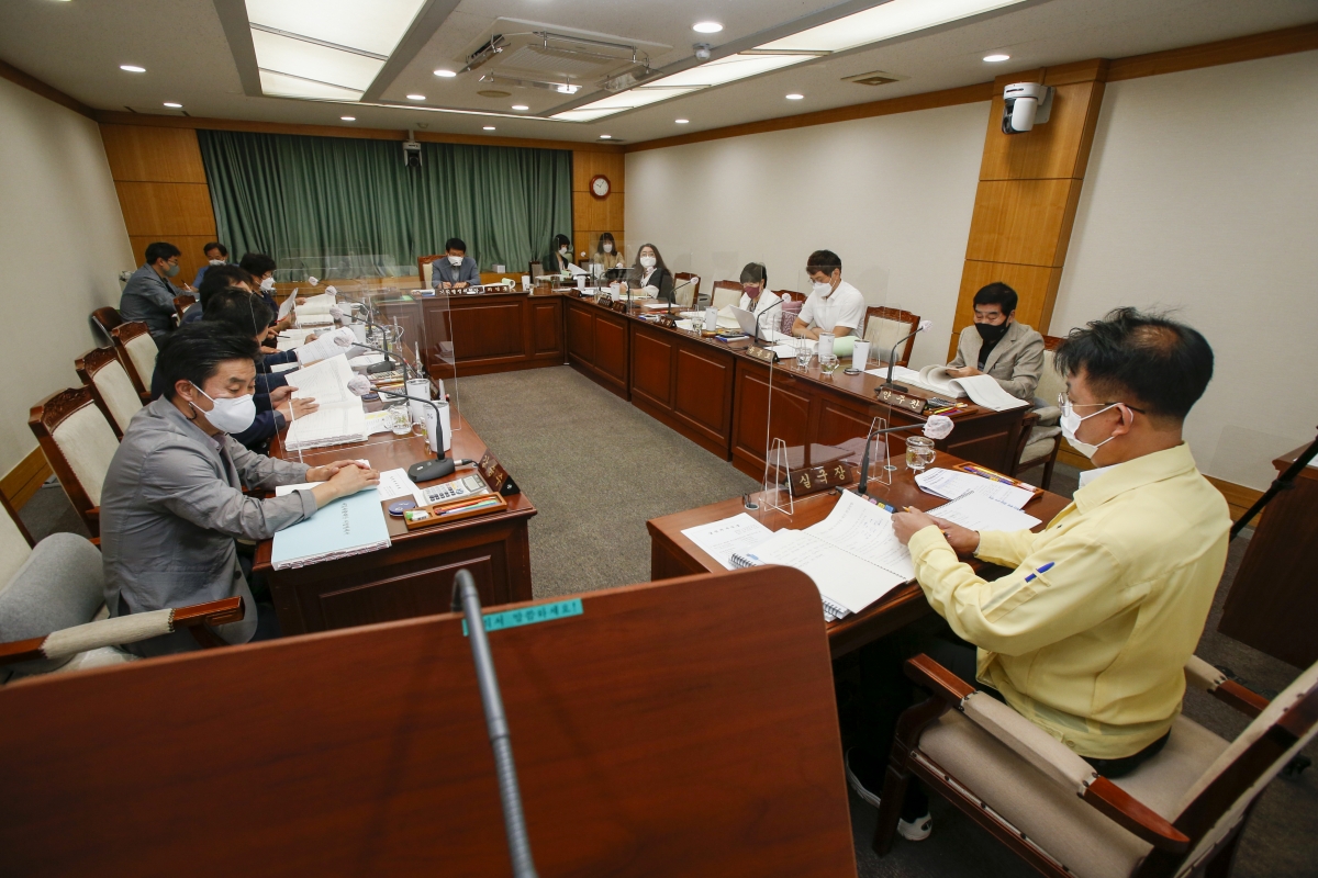 20210913-003[_P7U5307-제252회 임시회 기획행정위원회 2021년도 제2회 추가경정예산안 예비심사활동.jpg