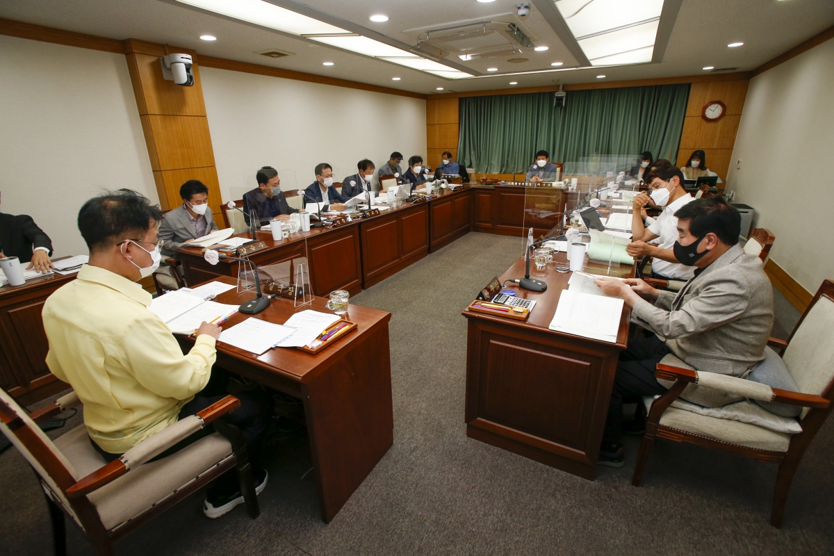 20210913-002[_P7U5302-제252회 임시회 기획행정위원회 2021년도 제2회 추가경정예산안 예비심사활동.jpg