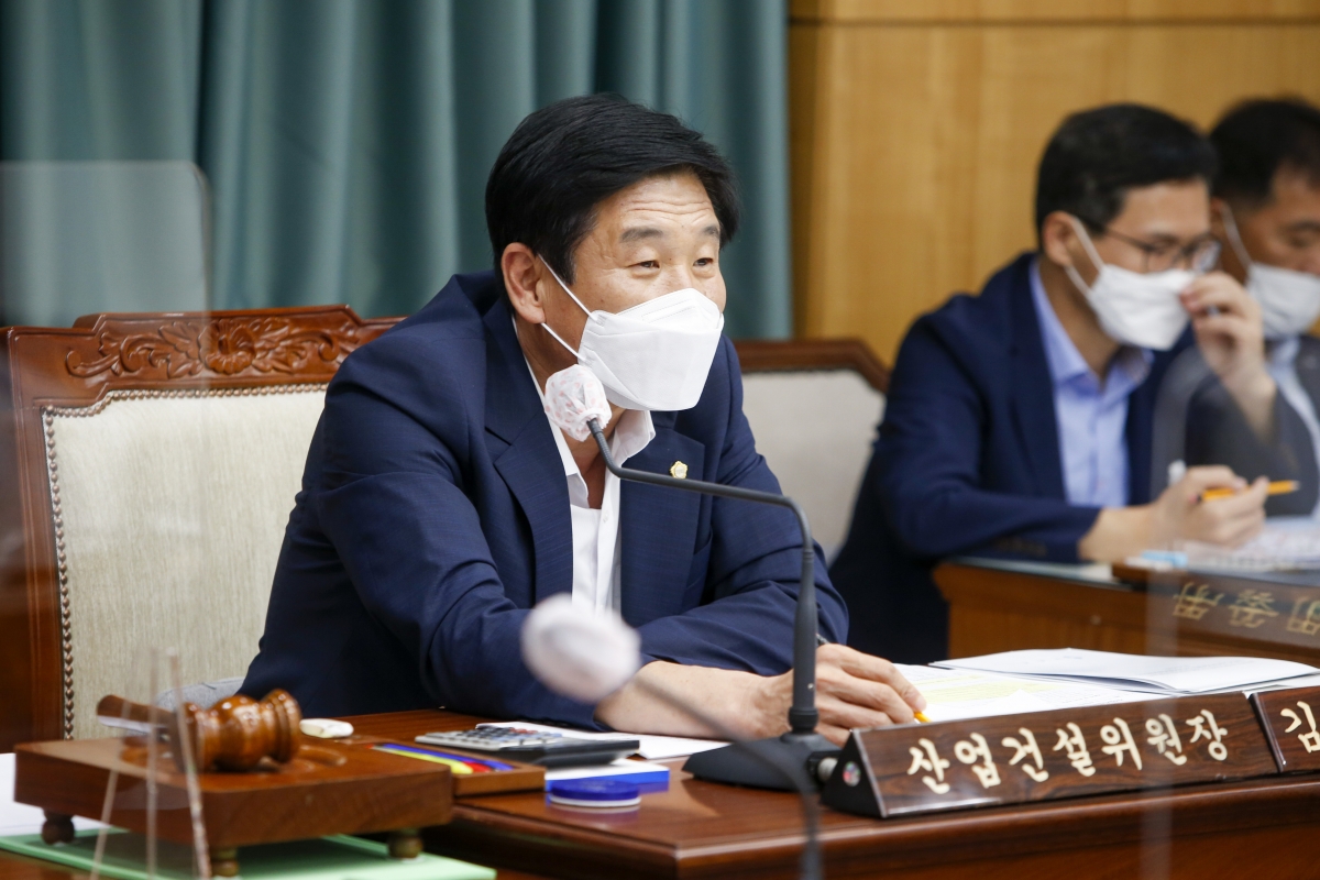 20210910-042[_P7U5250-제252회 임시회 산업건설위원회 조례안 심사활동.jpg