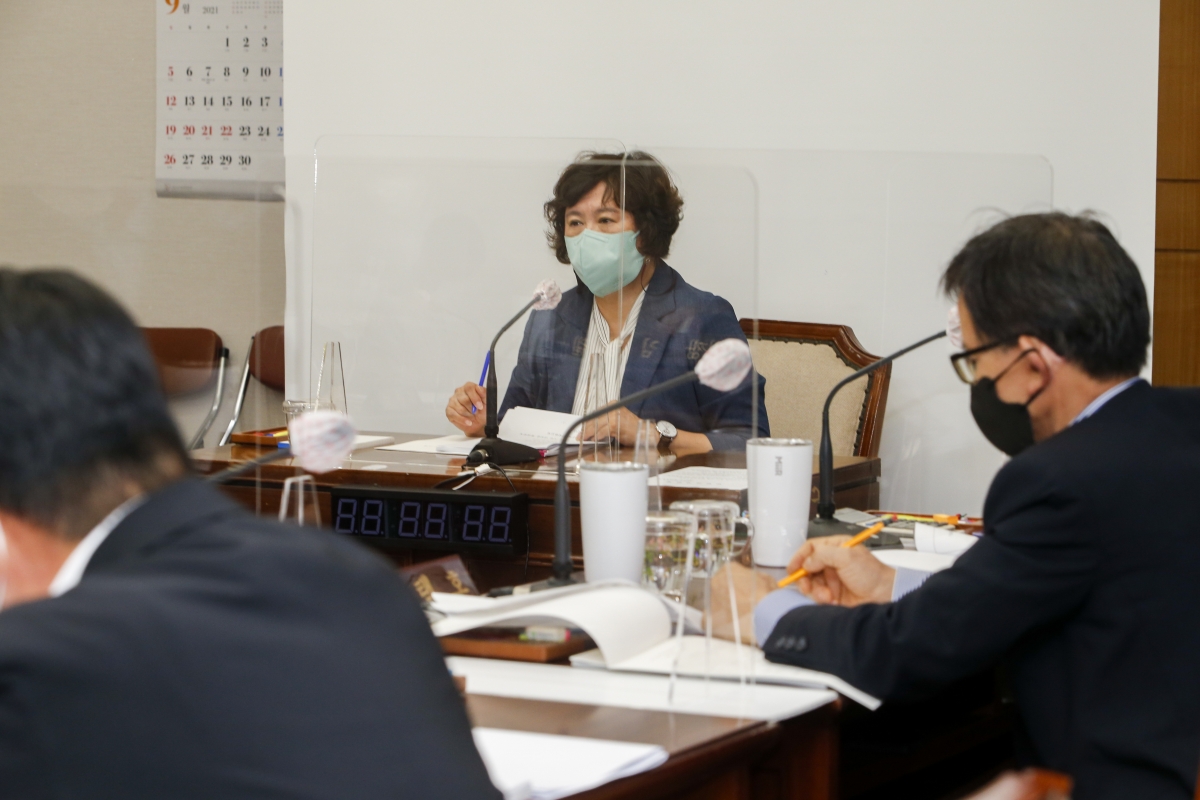 20210910-031[_P7U5149-제252회 임시회 산업건설위원회 조례안 심사활동.jpg