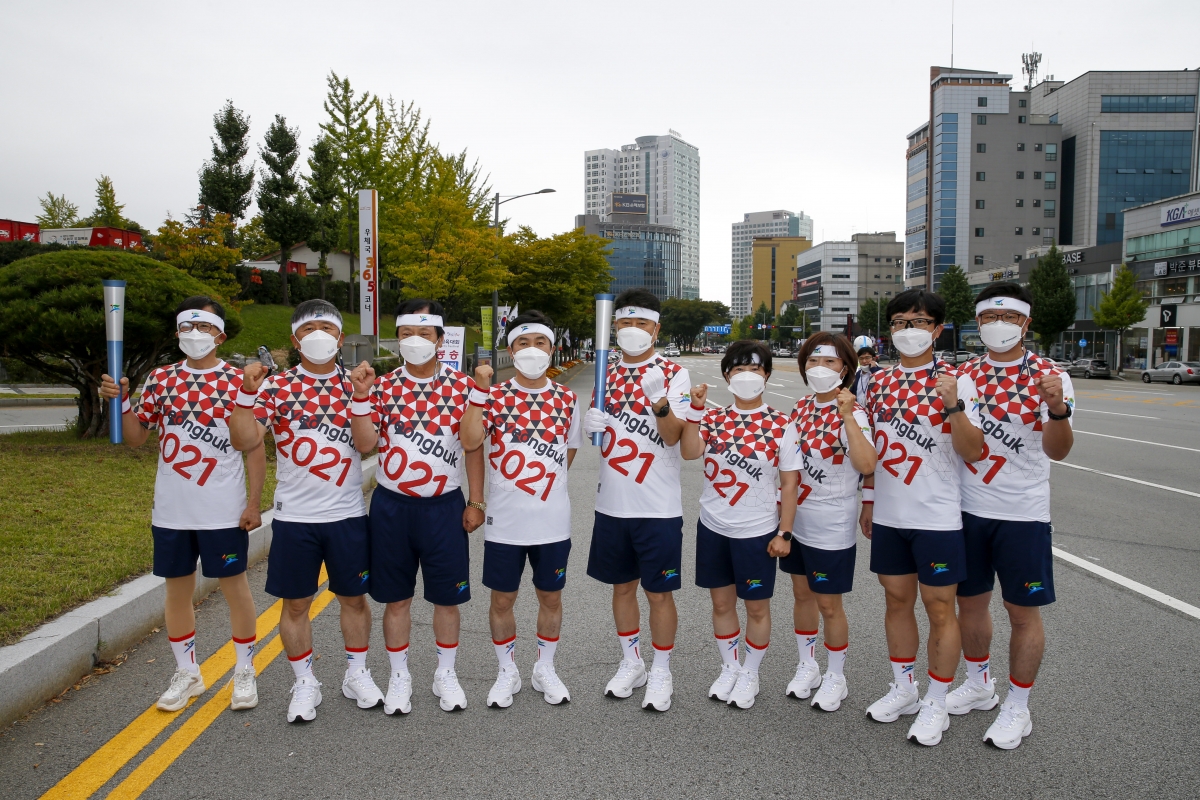 20211008-062[_P7U6905-전국체전 성화 봉송.jpg