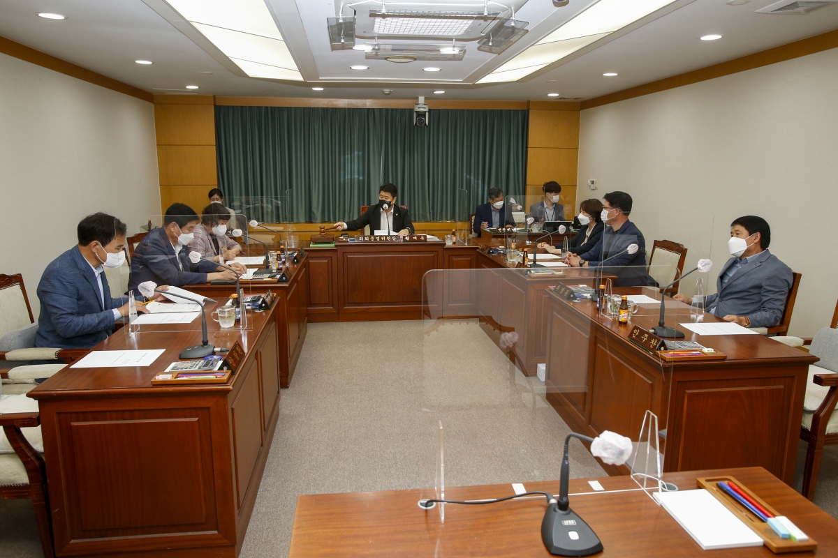 20211013-034[_P7U7723-폐회중 의회운영위원회 활동.jpg