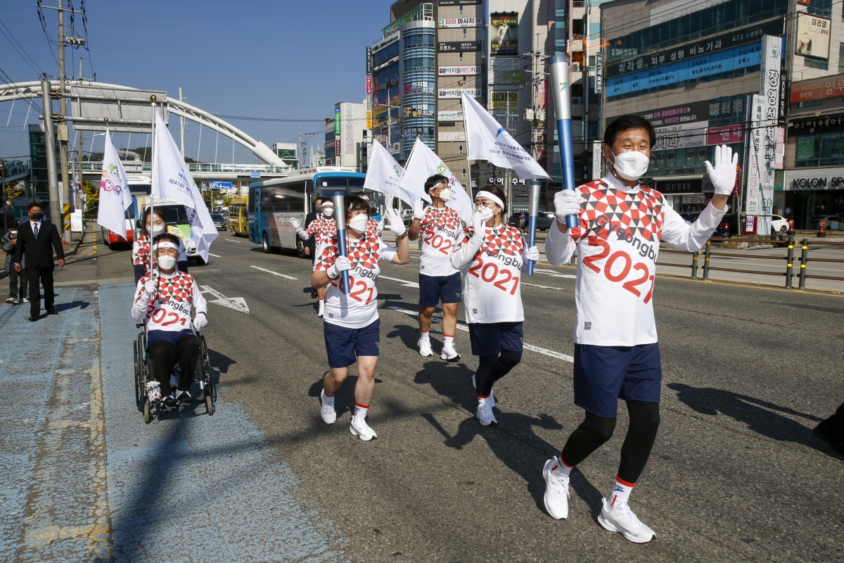 20211020-077[_P7U8260-제41회 전국장애인체전 성화봉송.jpg