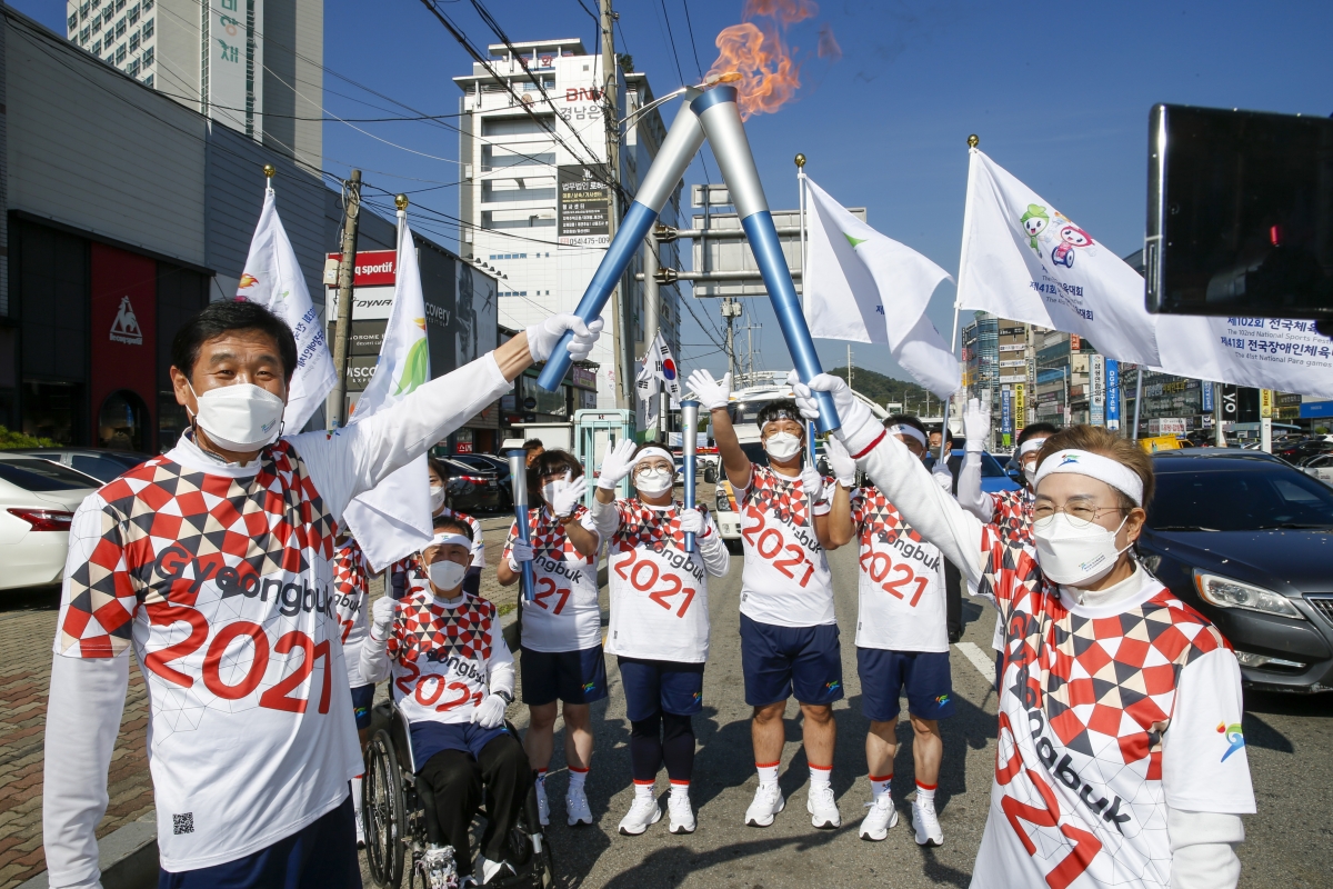 20211020-083[_P7U8283-제41회 전국장애인체전 성화봉송.jpg