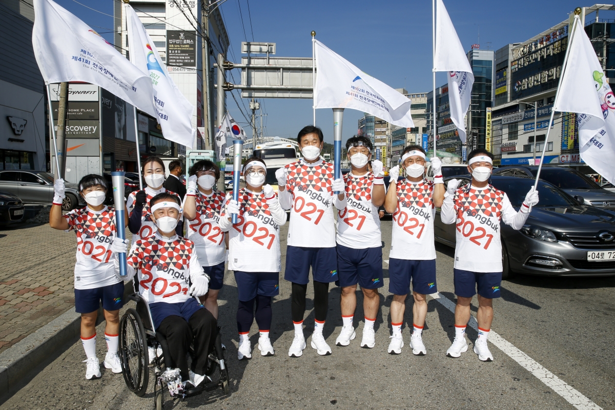 20211020-084[_P7U8291-제41회 전국장애인체전 성화봉송.jpg
