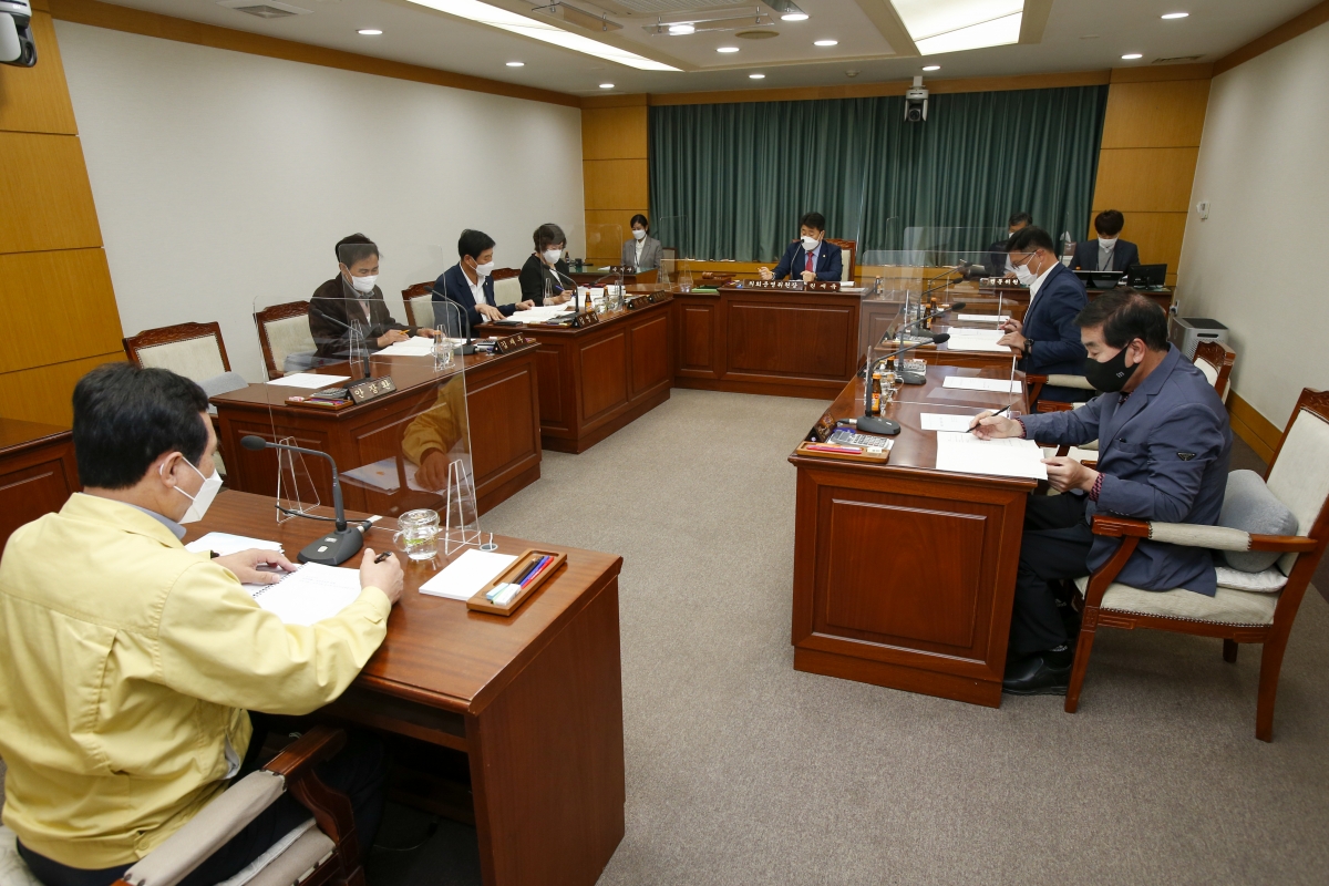 20211027-001[_P7U9116-제253회 임시회시 의회운영위원회 소관 2022년도 주요업무계획안 심사활동.jpg