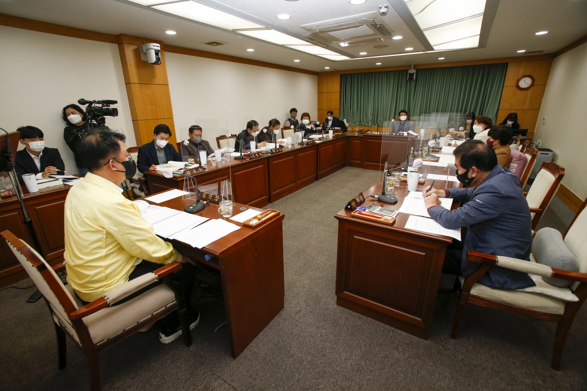 20211027-015[_P7U9205-제253회 임시회시 기획행정위원회 소관 2022년도 주요업무계획안 심사활동.jpg