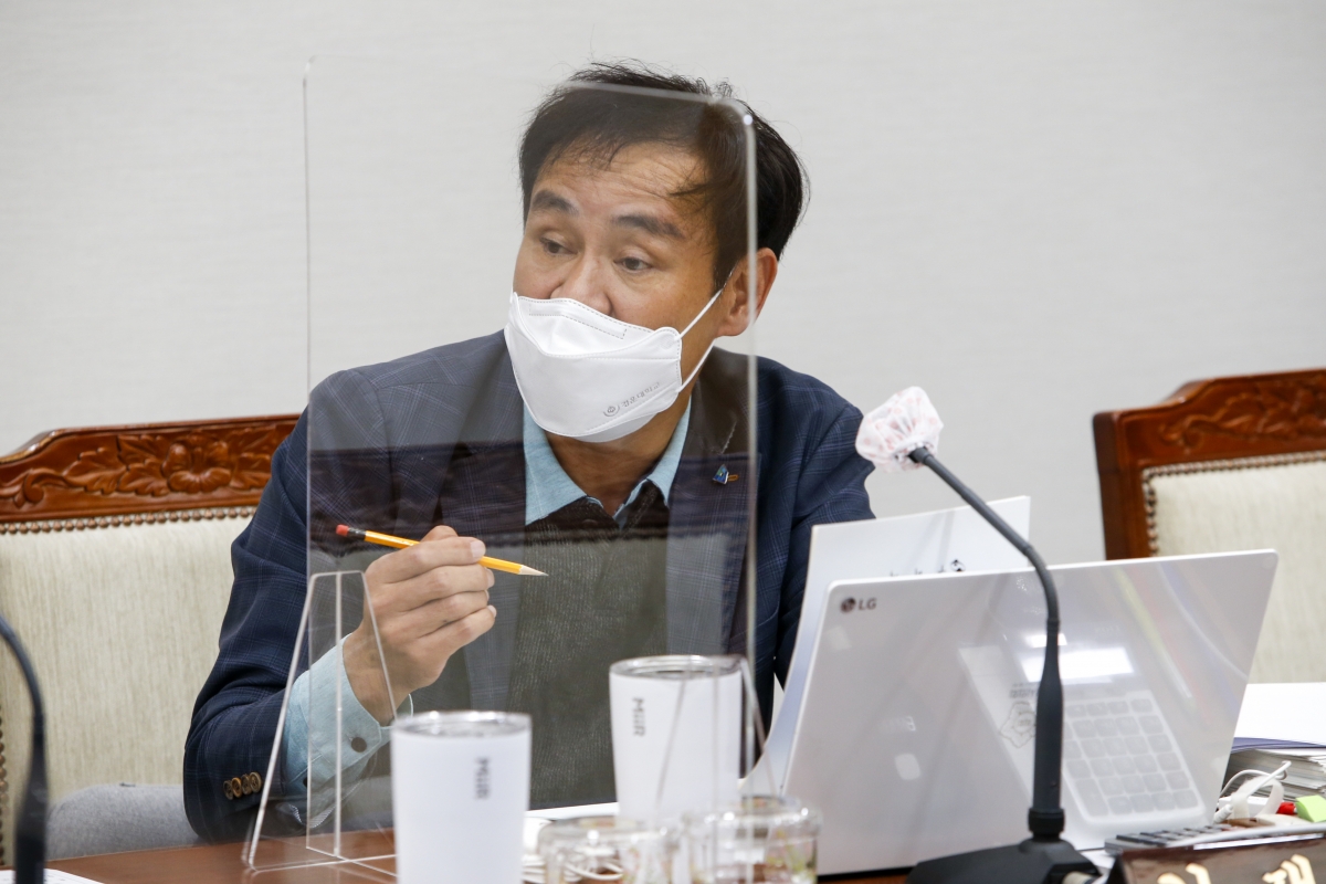 20211022-011[_P7U8798-제253회 임시회시 기획행정위원회 조례안 심사활동.jpg