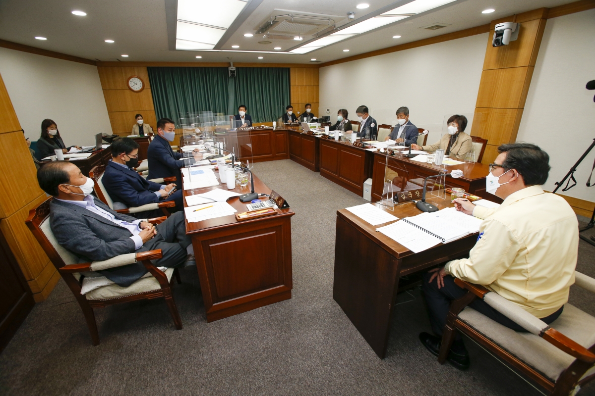 20211025-010[_P7U8885-제253회 임시회시 산업건설위원회 조례안 심사활동.jpg
