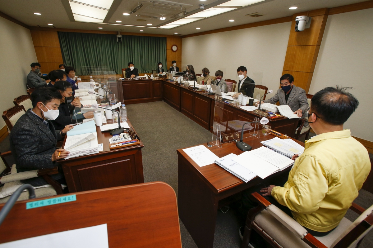 20211129-016[_P7U1604-제253회 정례회시 기획행정위원회 소관 2022년도 예산안 예비심사활동.jpg