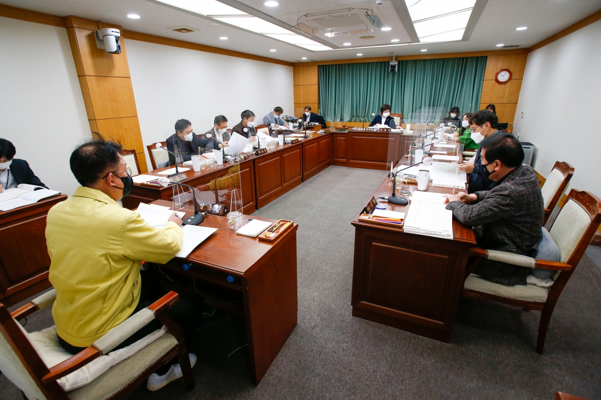 20211214-001[_P7U3223-제254회 정례회시 기획행정위원회 2021년도 제3회 추가경정예산안 예비심사 활동 .jpg