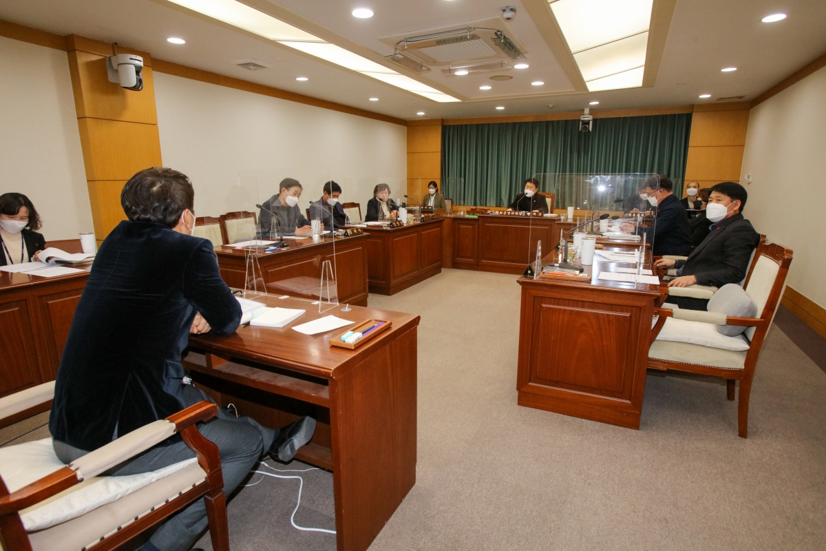 20220112-017[IMG_0492-폐회중 의회운영위원회 활동.jpg