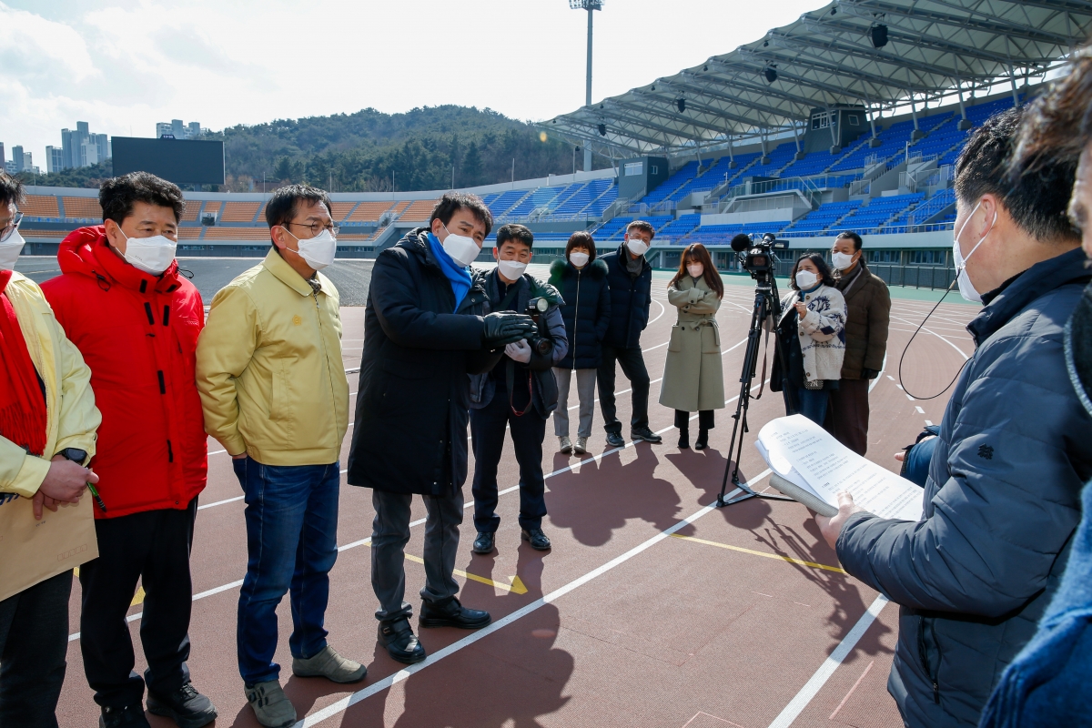 20220216-052[_P7U7550-전국체전 행정사무조사특별위원회 시민운동장 현장방문활동.jpg