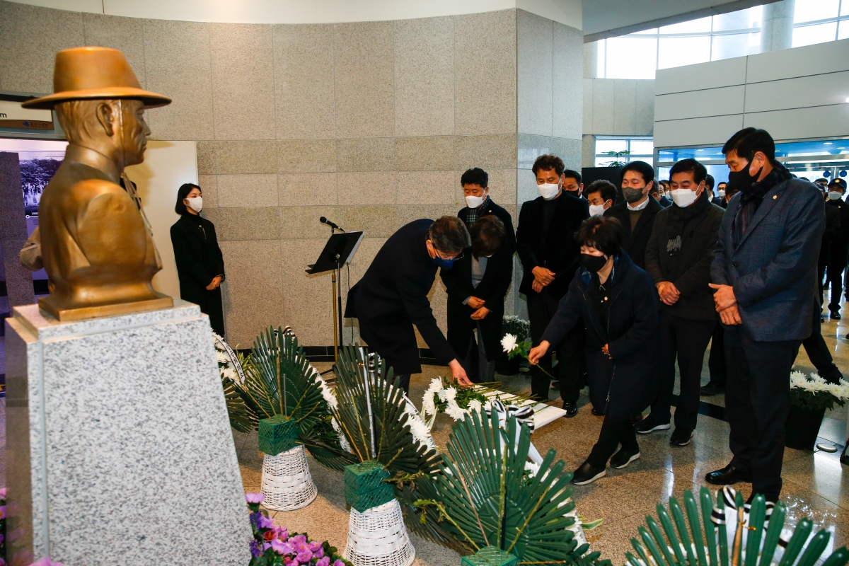 20220301-036[_P7U8520-3·1절 기념 왕산 허위 선생 추념.jpg